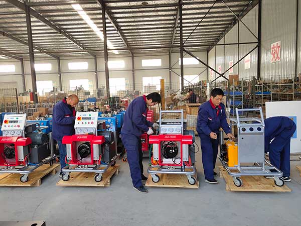 聚氨酯噴涂機(jī)H5800(圖4) 濟(jì)南九旭聚脲噴涂機(jī)產(chǎn)品裝配中心