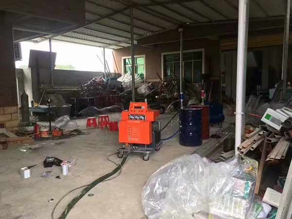 聚脲噴涂機JNJX-H5600(圖4) 5600液壓聚脲噴涂機應用于泡沫雕塑噴涂