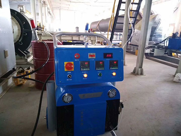 河北聚脲噴涂機H5200管道的防腐噴涂施工(圖1) 河北聚脲噴涂機H5200型在唐山安裝培訓完畢