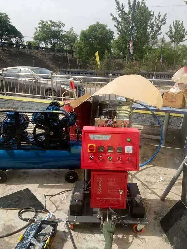 III(E)聚氨酯噴涂機(jī)(圖1) III(E)聚氨酯噴涂機(jī)