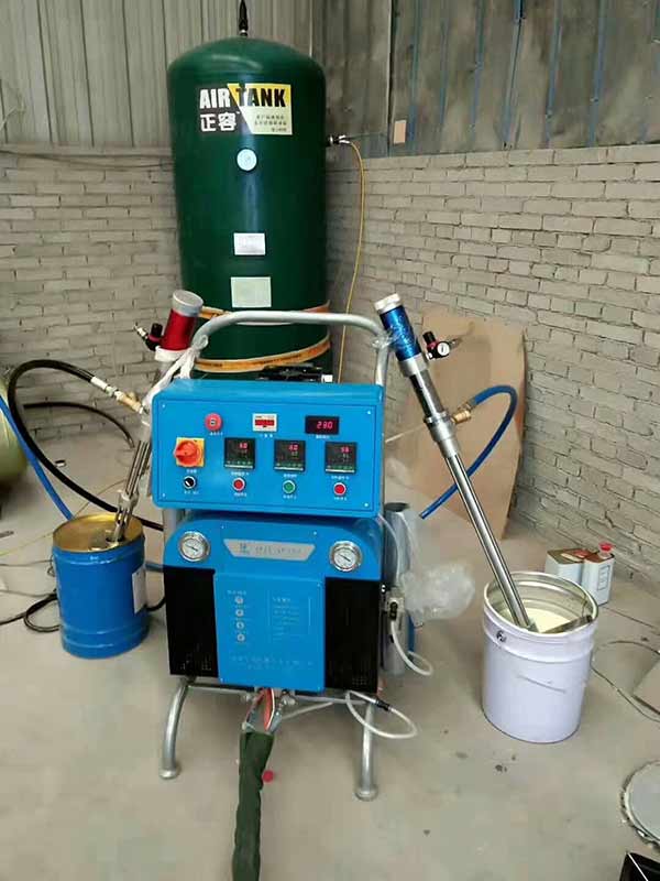 JNJX-Q5200型聚脲噴涂機(jī)(圖2) JNJX-5200型聚脲噴涂機(jī)泡沫雕塑施工