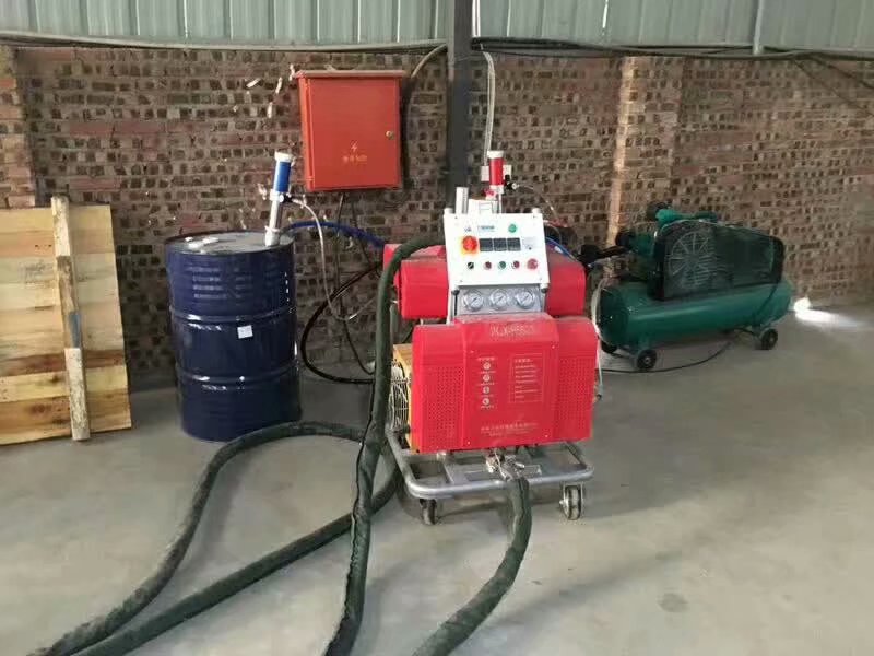 泡沫雕塑硬化用什么材料?噴涂聚脲效果怎么樣(圖2) H5600型泡沫雕塑表面硬化聚脲噴涂機(jī)