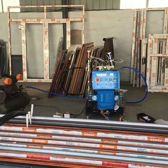 型材發泡 澆注機器(圖2) Q2600D聚氨酯型材發泡澆注機器