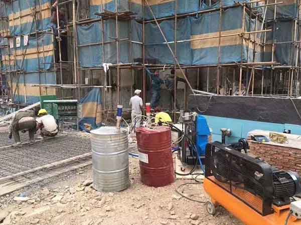 外墻保溫聚氨酯專用發泡機(圖1) 外墻保溫聚氨酯案例