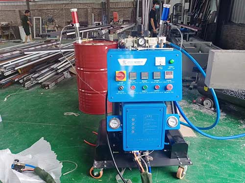 聚氨酯泡沫噴涂 聚氨酯泡沫發(fā)泡機(jī)(圖2) Q2600D聚氨酯泡沫發(fā)泡機(jī)