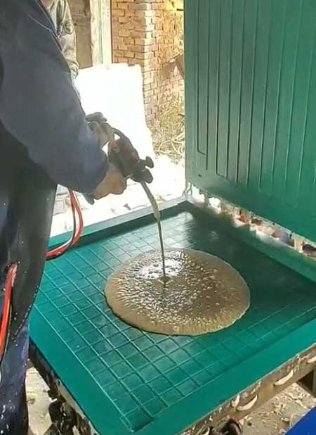 發(fā)泡地磚 豬舍雙組份聚氨酯發(fā)泡設(shè)備(圖2) 發(fā)泡地磚加工案例