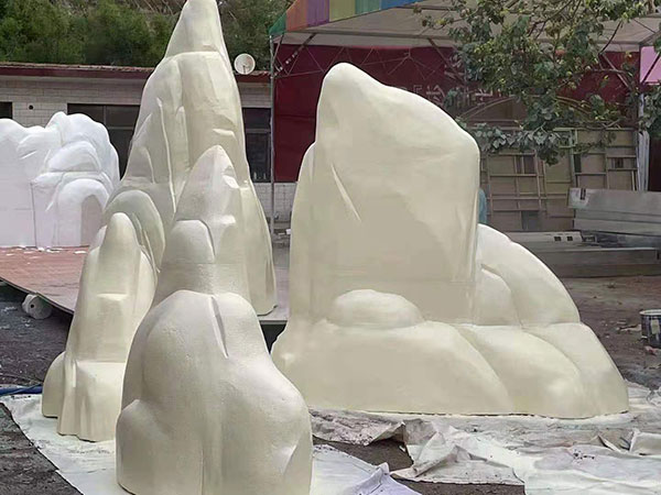 泡沫雕塑表面噴涂材料做硬化的好處(圖3) 泡沫雕塑表面噴涂材料做硬化