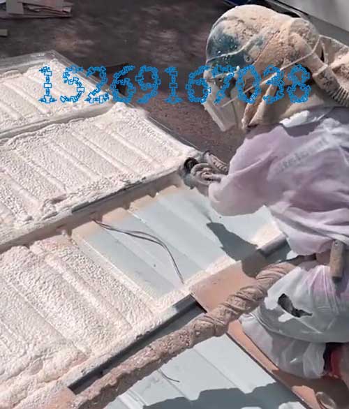 單板彩鋼瓦頂棚保溫噴涂聚氨酯發泡機(圖3) 單板彩鋼瓦頂棚保溫噴涂聚氨酯案例