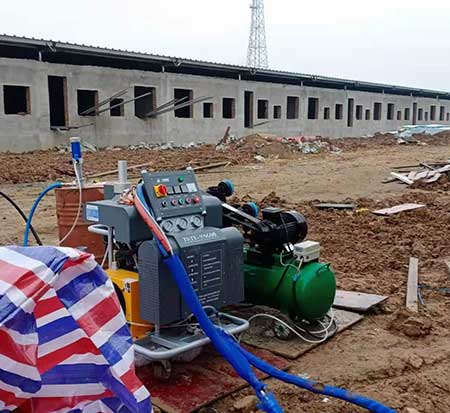 養殖場頂棚聚氨酯發泡(圖1) H5600聚氨酯發泡機