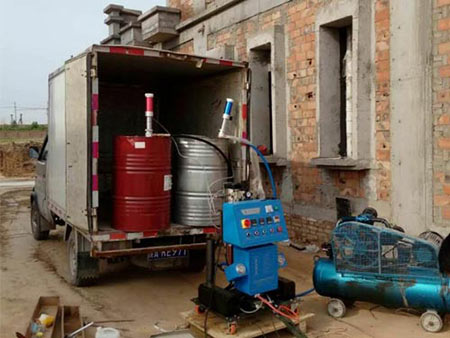 屋外墻面用什么型號(hào)的聚氨酯噴涂機(jī)(圖2) 屋外墻面保溫聚氨酯噴涂