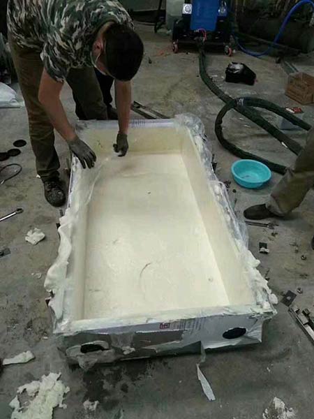 冰柜保溫環(huán)戊烷發(fā)泡機(圖2) 箱體隔熱保溫硬質(zhì)聚氨酯發(fā)泡